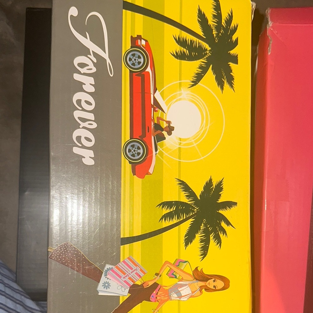 Forever 21 Yellow and Black Graphic Box